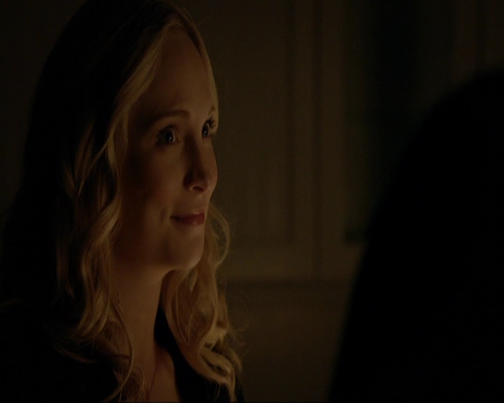 VampireDiariesWorld-dot-nl_7x14MoonlightOnTheBayou2051.jpg