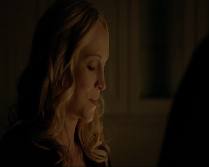 VampireDiariesWorld-dot-nl_7x14MoonlightOnTheBayou2055.jpg