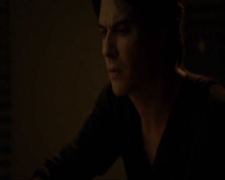 VampireDiariesWorld-dot-nl_7x14MoonlightOnTheBayou2065.jpg