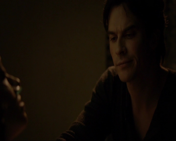 VampireDiariesWorld-dot-nl_7x14MoonlightOnTheBayou2068.jpg