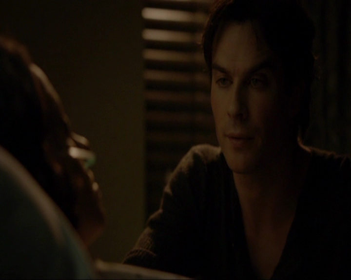 VampireDiariesWorld-dot-nl_7x14MoonlightOnTheBayou2070.jpg