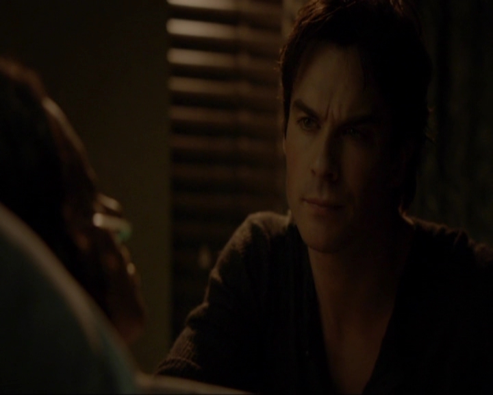 VampireDiariesWorld-dot-nl_7x14MoonlightOnTheBayou2071.jpg