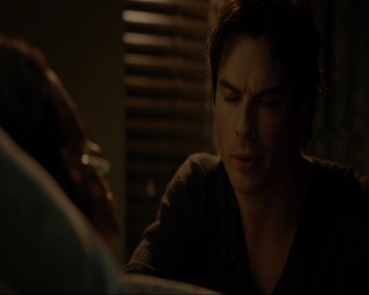 VampireDiariesWorld-dot-nl_7x14MoonlightOnTheBayou2072.jpg