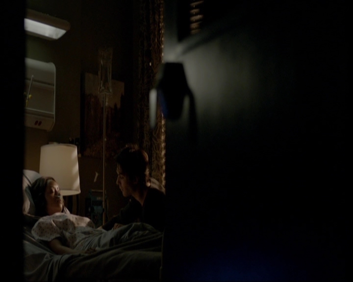 VampireDiariesWorld-dot-nl_7x14MoonlightOnTheBayou2075.jpg