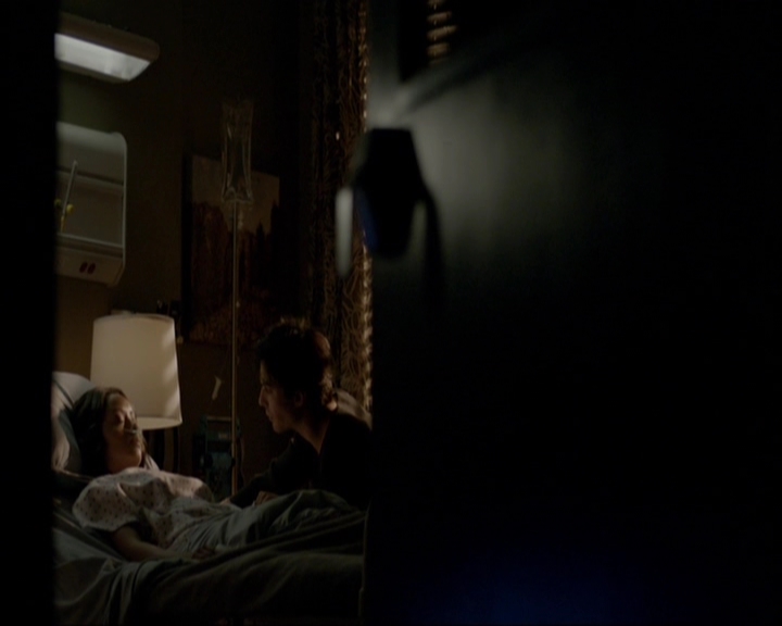 VampireDiariesWorld-dot-nl_7x14MoonlightOnTheBayou2077.jpg