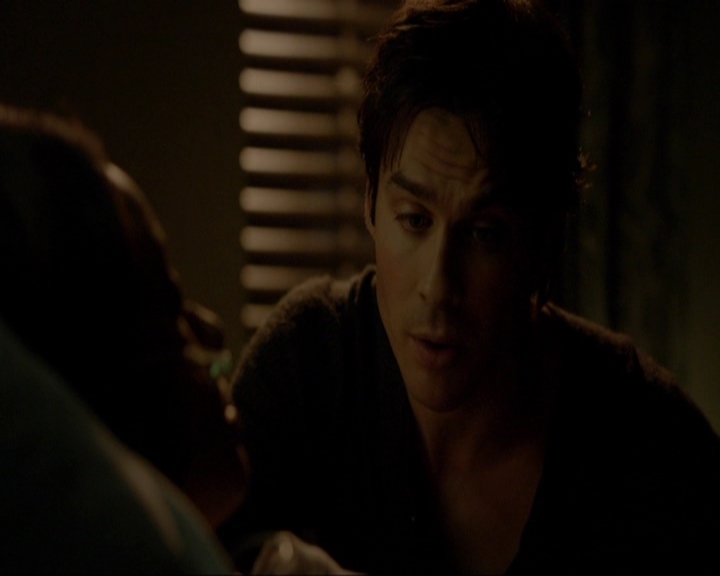 VampireDiariesWorld-dot-nl_7x14MoonlightOnTheBayou2080.jpg