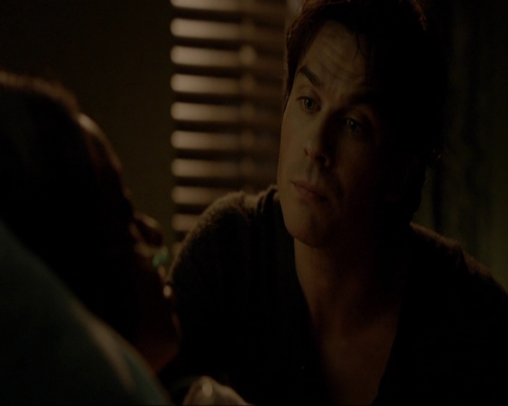 VampireDiariesWorld-dot-nl_7x14MoonlightOnTheBayou2081.jpg