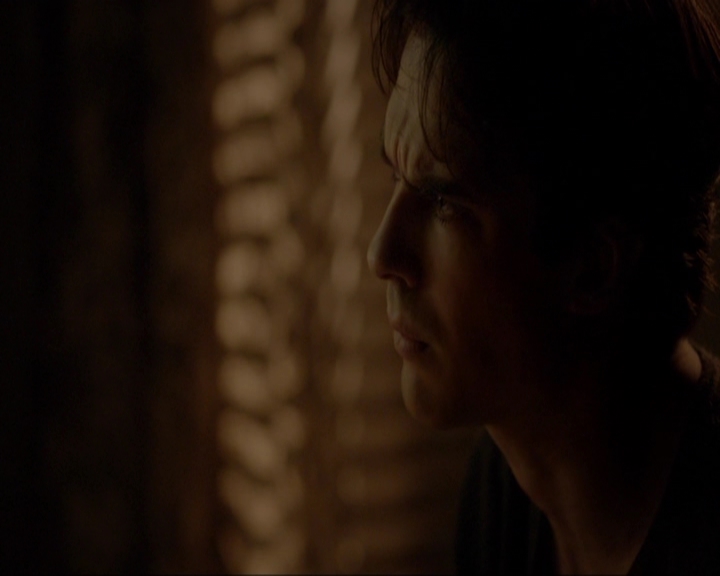 VampireDiariesWorld-dot-nl_7x14MoonlightOnTheBayou2087.jpg