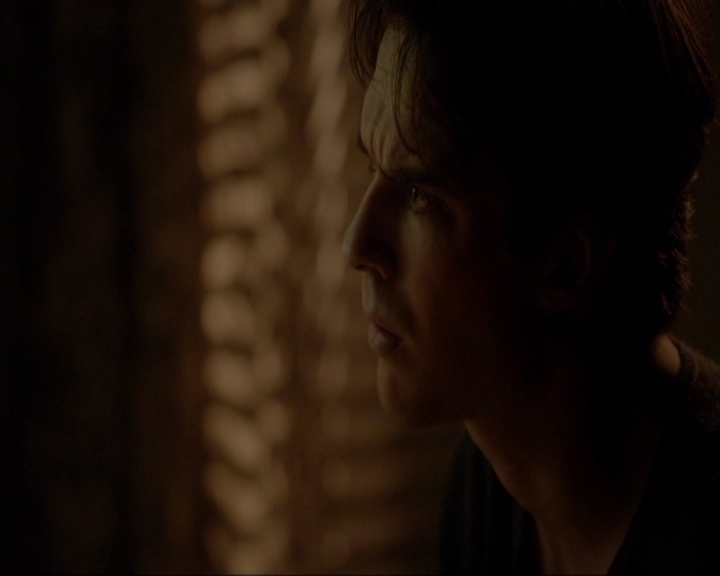 VampireDiariesWorld-dot-nl_7x14MoonlightOnTheBayou2088.jpg