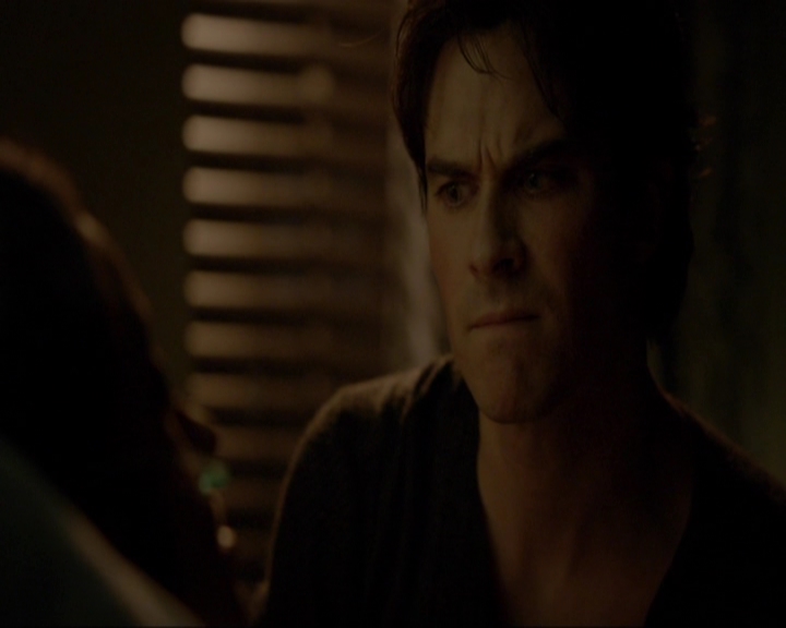 VampireDiariesWorld-dot-nl_7x14MoonlightOnTheBayou2090.jpg