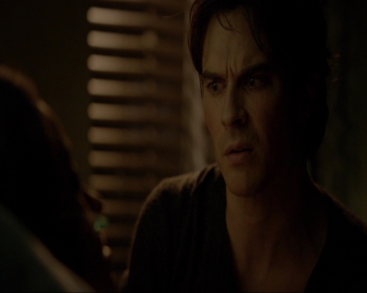 VampireDiariesWorld-dot-nl_7x14MoonlightOnTheBayou2091.jpg