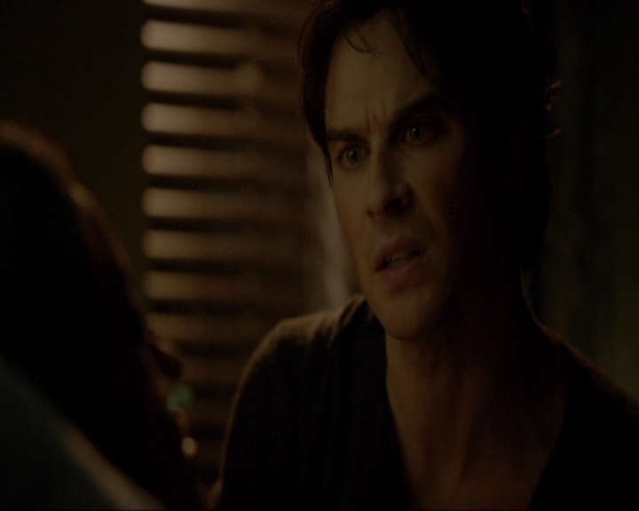 VampireDiariesWorld-dot-nl_7x14MoonlightOnTheBayou2093.jpg