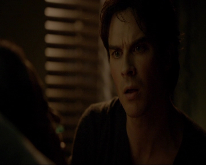 VampireDiariesWorld-dot-nl_7x14MoonlightOnTheBayou2094.jpg