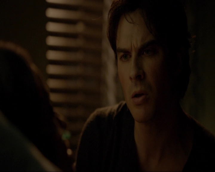 VampireDiariesWorld-dot-nl_7x14MoonlightOnTheBayou2095.jpg