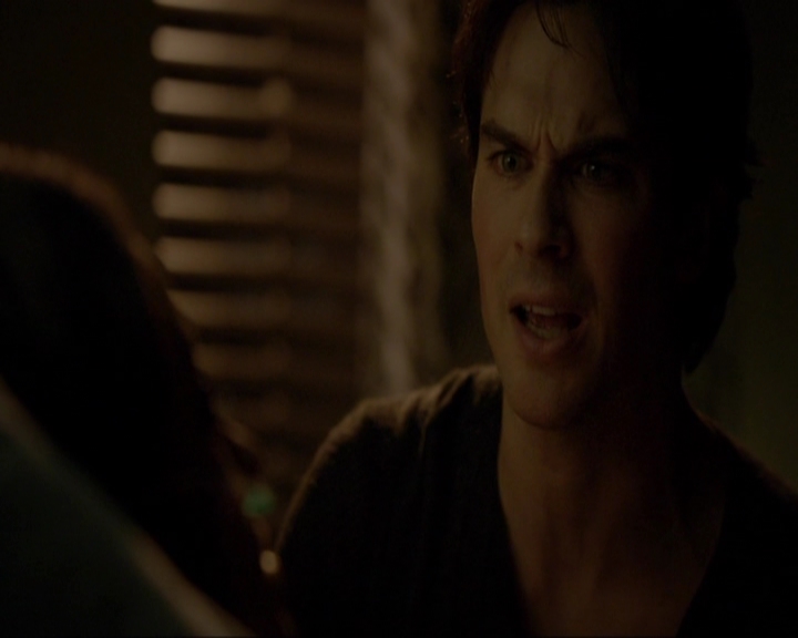 VampireDiariesWorld-dot-nl_7x14MoonlightOnTheBayou2097.jpg