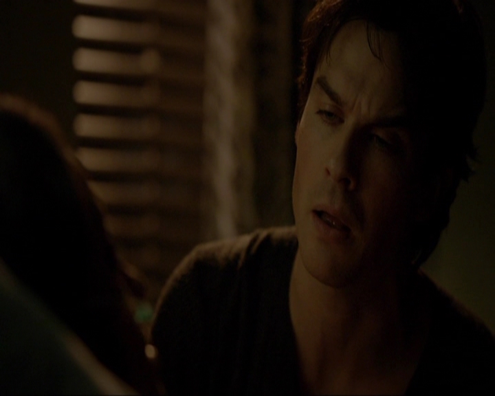 VampireDiariesWorld-dot-nl_7x14MoonlightOnTheBayou2099.jpg