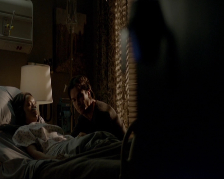 VampireDiariesWorld-dot-nl_7x14MoonlightOnTheBayou2114.jpg