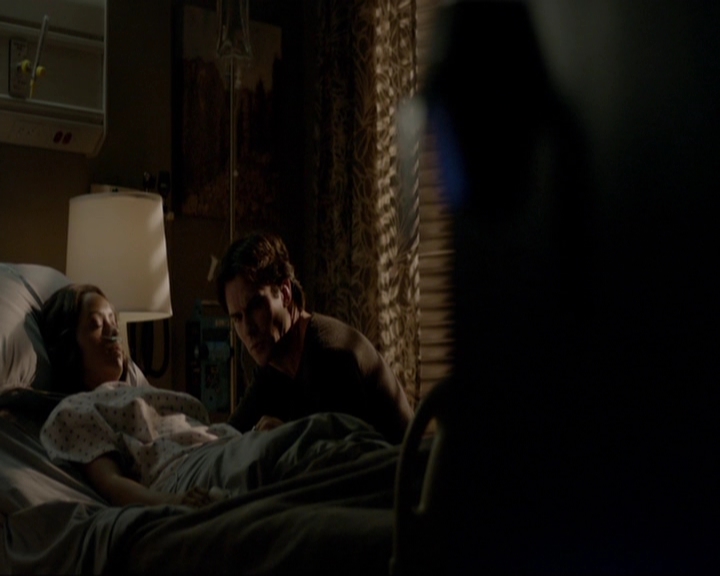 VampireDiariesWorld-dot-nl_7x14MoonlightOnTheBayou2117.jpg