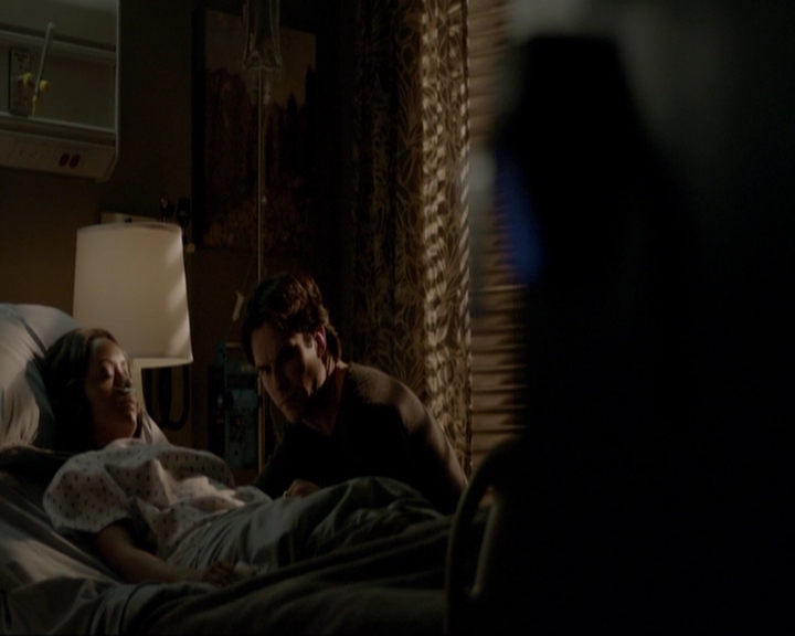 VampireDiariesWorld-dot-nl_7x14MoonlightOnTheBayou2121.jpg