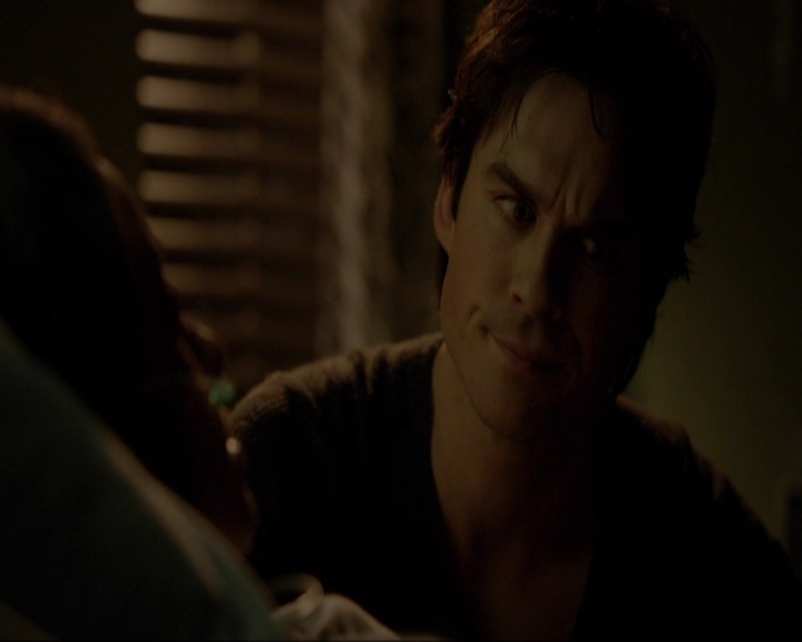 VampireDiariesWorld-dot-nl_7x14MoonlightOnTheBayou2123.jpg