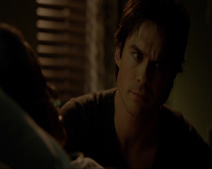 VampireDiariesWorld-dot-nl_7x14MoonlightOnTheBayou2124.jpg