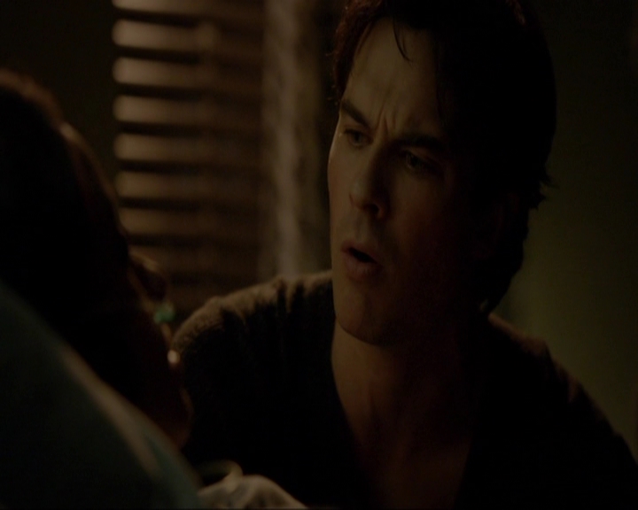 VampireDiariesWorld-dot-nl_7x14MoonlightOnTheBayou2126.jpg