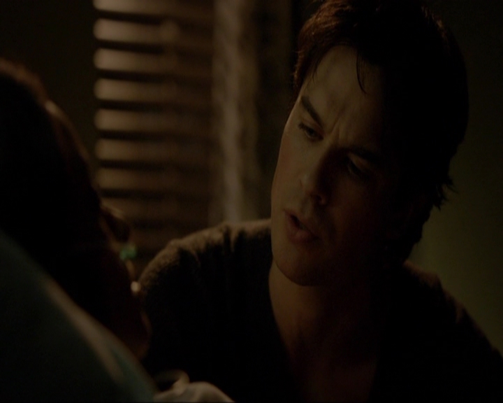 VampireDiariesWorld-dot-nl_7x14MoonlightOnTheBayou2127.jpg