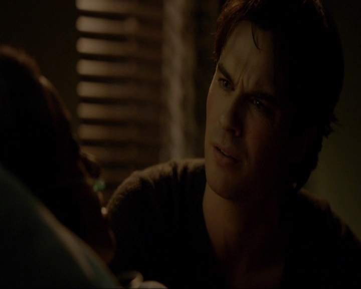 VampireDiariesWorld-dot-nl_7x14MoonlightOnTheBayou2129.jpg