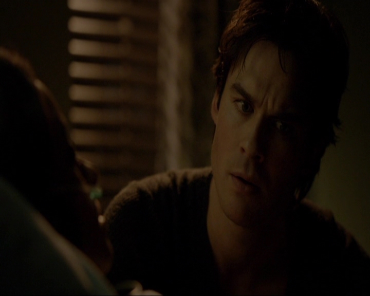 VampireDiariesWorld-dot-nl_7x14MoonlightOnTheBayou2131.jpg