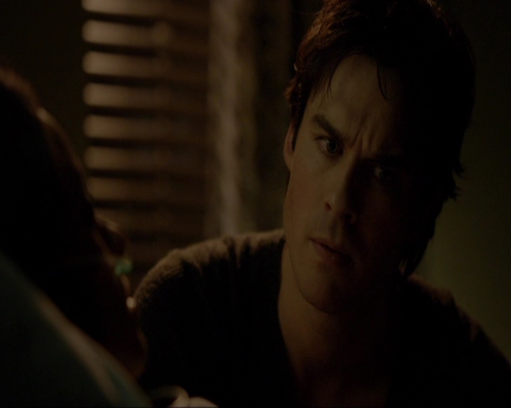 VampireDiariesWorld-dot-nl_7x14MoonlightOnTheBayou2132.jpg