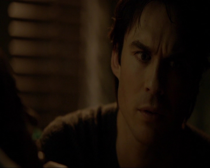 VampireDiariesWorld-dot-nl_7x14MoonlightOnTheBayou2138.jpg