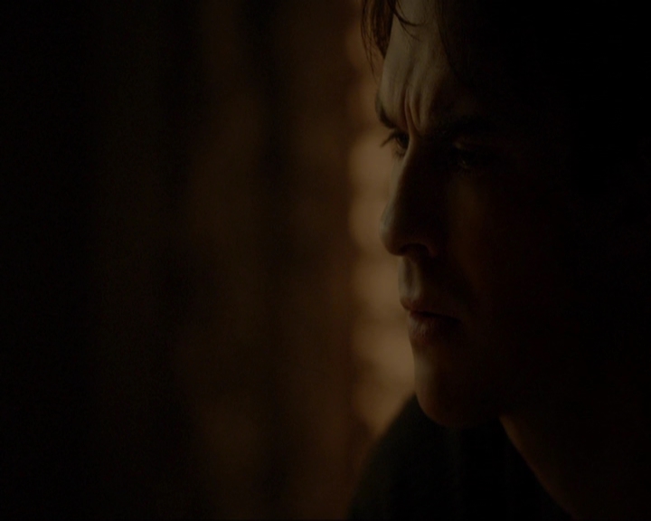 VampireDiariesWorld-dot-nl_7x14MoonlightOnTheBayou2140.jpg