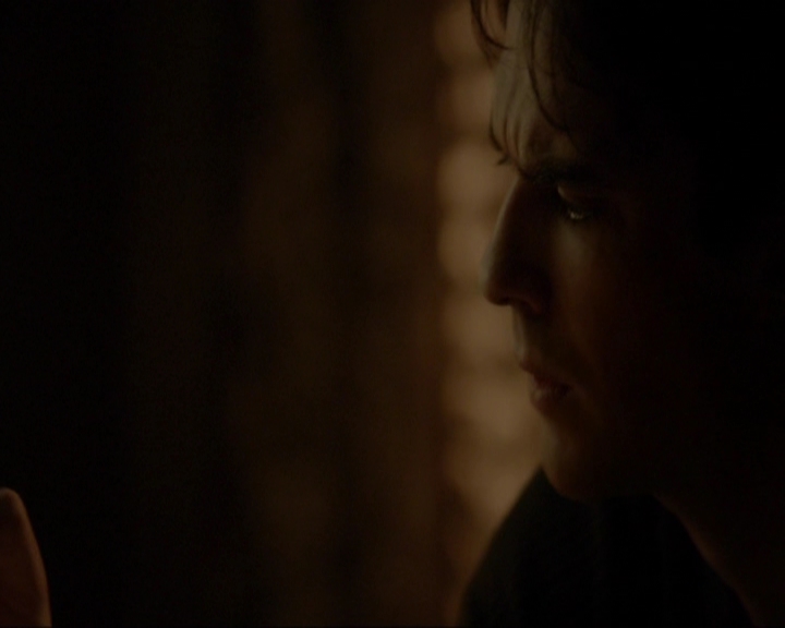 VampireDiariesWorld-dot-nl_7x14MoonlightOnTheBayou2143.jpg