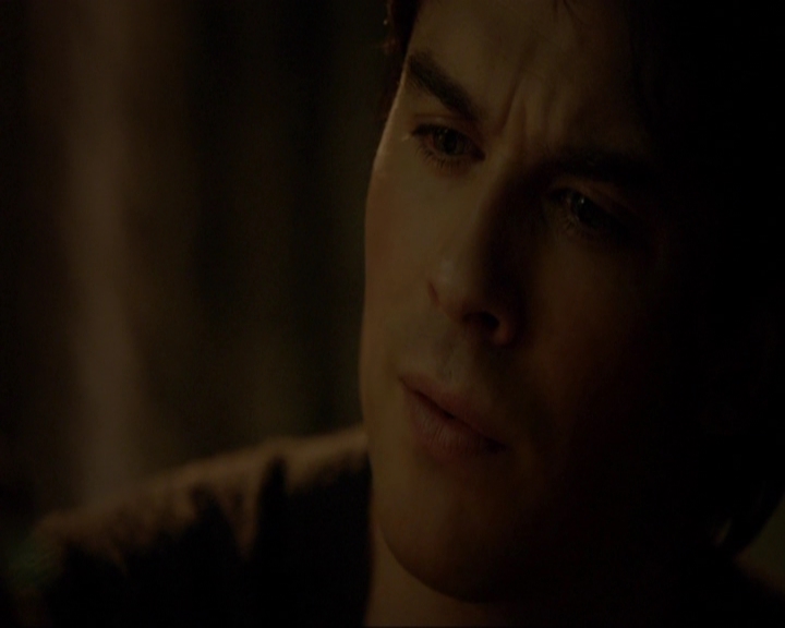 VampireDiariesWorld-dot-nl_7x14MoonlightOnTheBayou2147.jpg