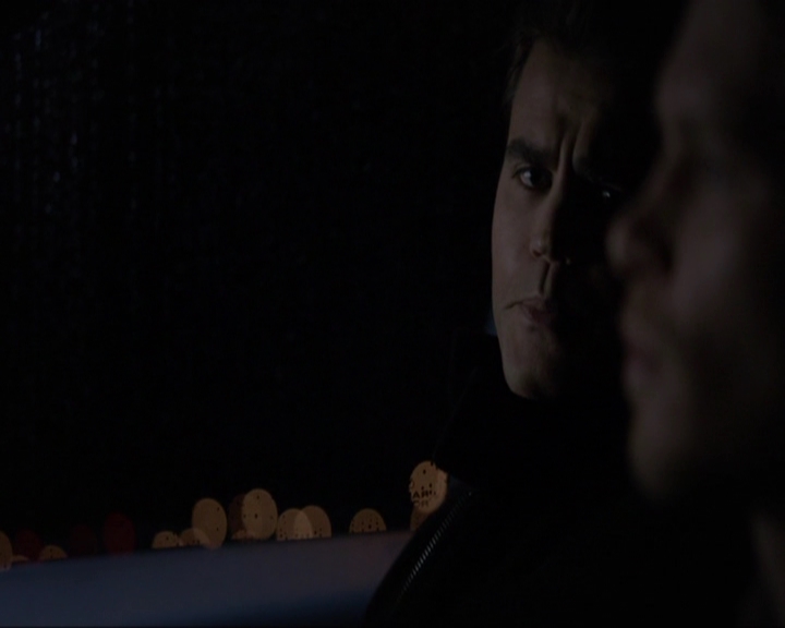 VampireDiariesWorld-dot-nl_7x14MoonlightOnTheBayou2158.jpg