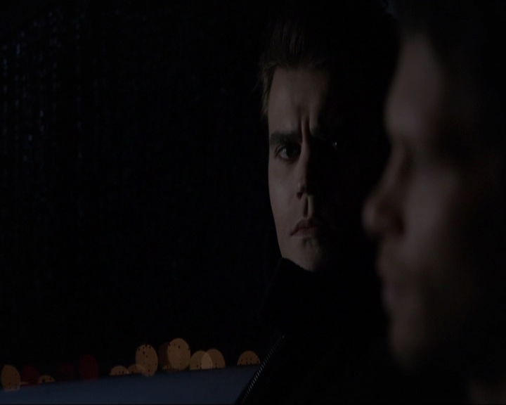 VampireDiariesWorld-dot-nl_7x14MoonlightOnTheBayou2163.jpg