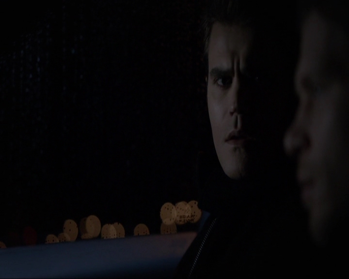 VampireDiariesWorld-dot-nl_7x14MoonlightOnTheBayou2167.jpg