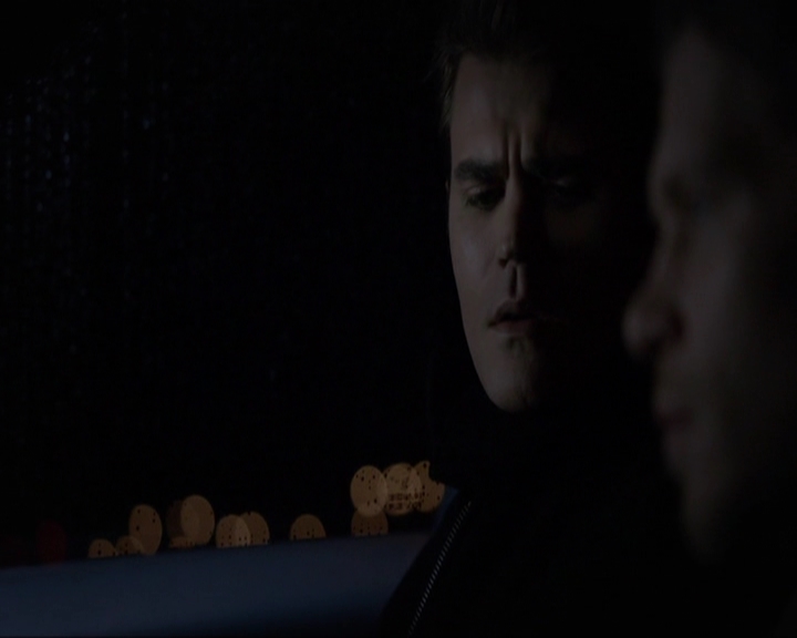 VampireDiariesWorld-dot-nl_7x14MoonlightOnTheBayou2168.jpg