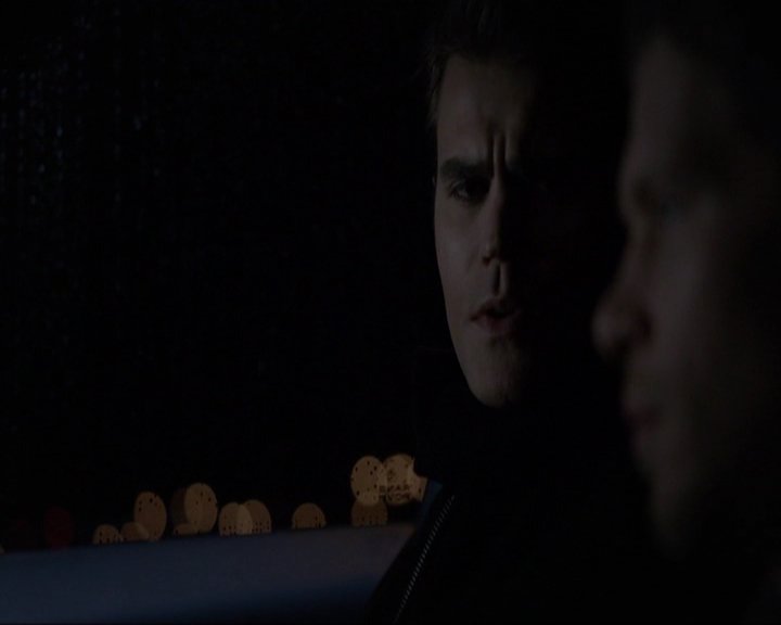 VampireDiariesWorld-dot-nl_7x14MoonlightOnTheBayou2169.jpg