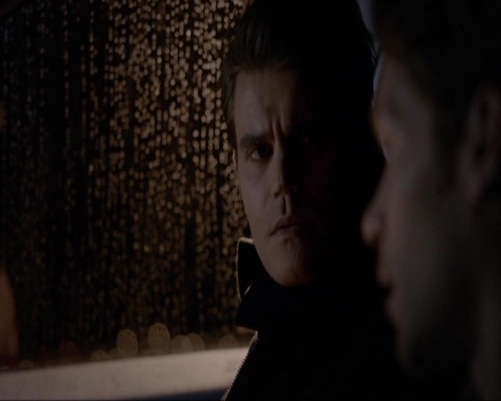 VampireDiariesWorld-dot-nl_7x14MoonlightOnTheBayou2176.jpg