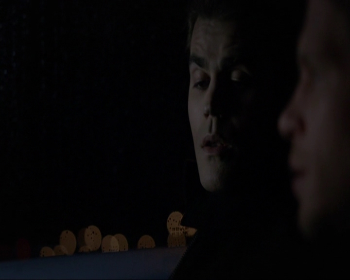 VampireDiariesWorld-dot-nl_7x14MoonlightOnTheBayou2181.jpg