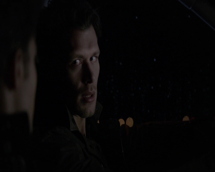 VampireDiariesWorld-dot-nl_7x14MoonlightOnTheBayou2186.jpg