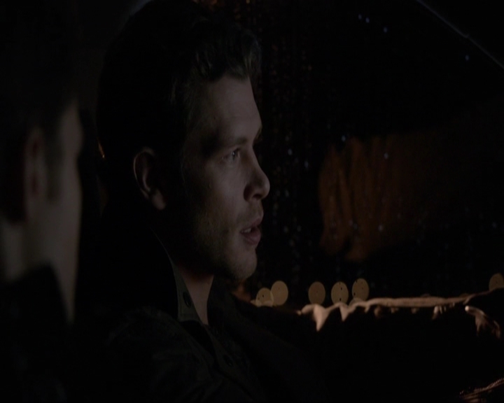 VampireDiariesWorld-dot-nl_7x14MoonlightOnTheBayou2190.jpg