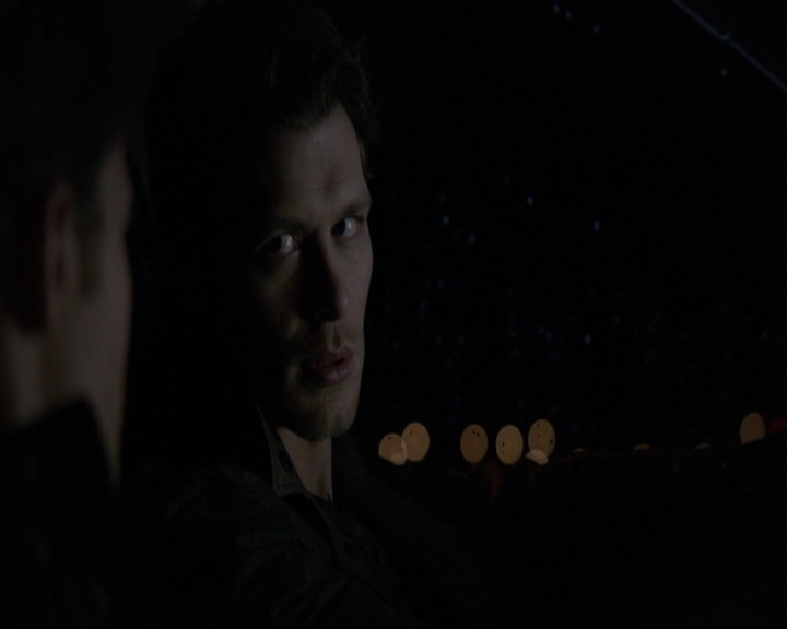 VampireDiariesWorld-dot-nl_7x14MoonlightOnTheBayou2192.jpg