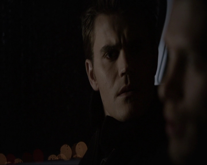 VampireDiariesWorld-dot-nl_7x14MoonlightOnTheBayou2218.jpg