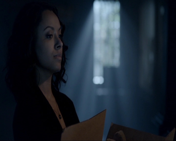 VampireDiariesWorld-dot-nl_7x19SomebodyThatIUsedtoKnow0042.jpg