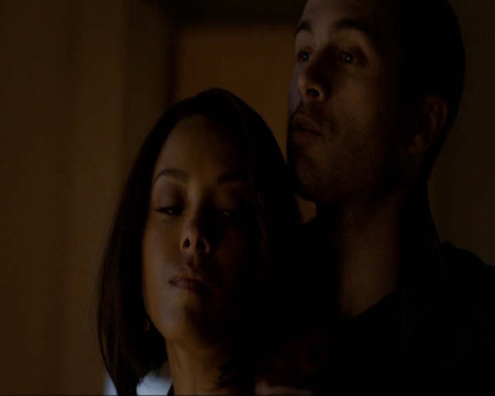 VampireDiariesWorld-dot-nl_7x19SomebodyThatIUsedtoKnow0148.jpg