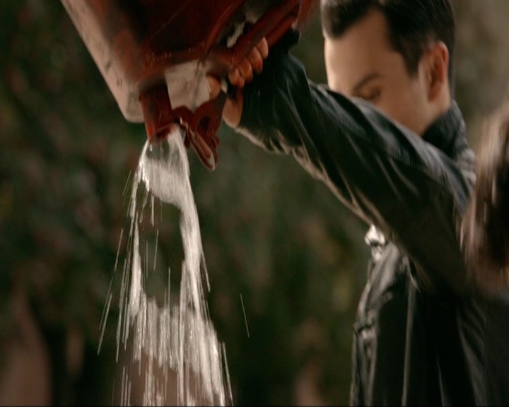 VampireDiariesWorld-dot-nl_7x20KillEmAll0209.jpg