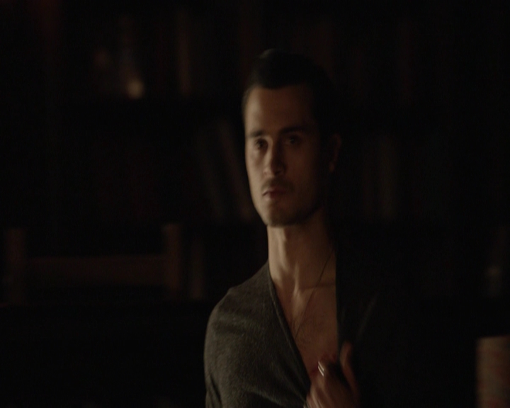 VampireDiariesWorld-dot-nl_7x21RequiemForADream-deletedscenes0012.jpg