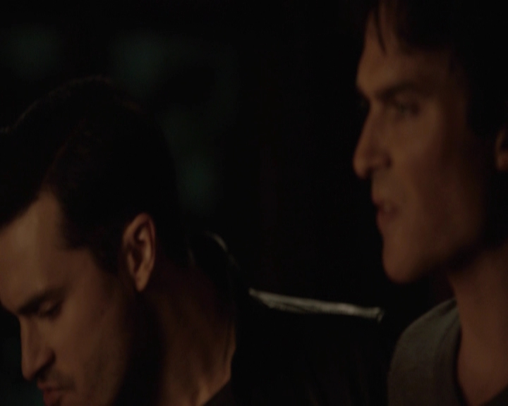 VampireDiariesWorld-dot-nl_7x22GodsAndMonsters-deletedscenes0009.jpg